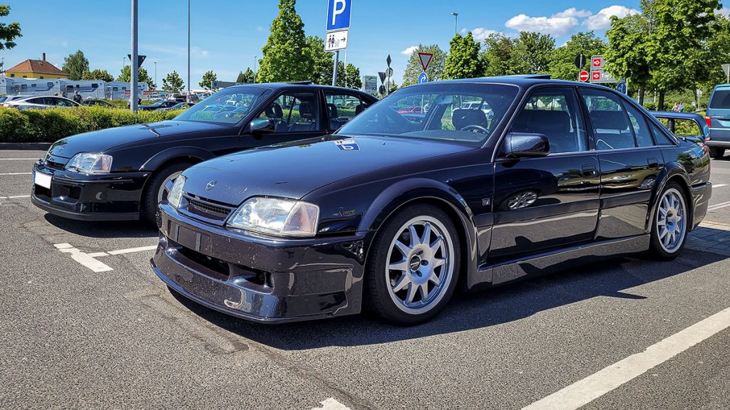 Lotus Omega und Opel Omega A Evolution 500 - Pirna 01.05.2025 - Carspotting